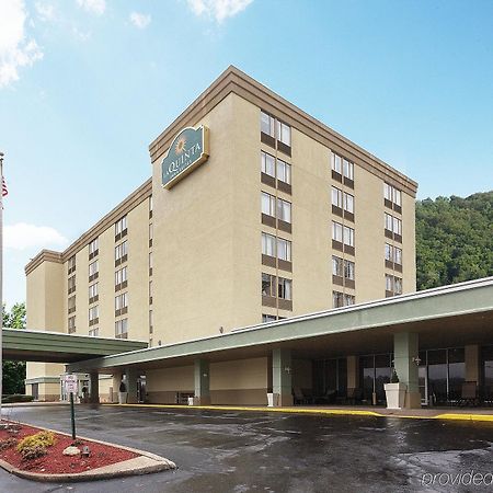 La Quinta Inn & Suites Pittsburgh North McCandless Township Экстерьер фото
