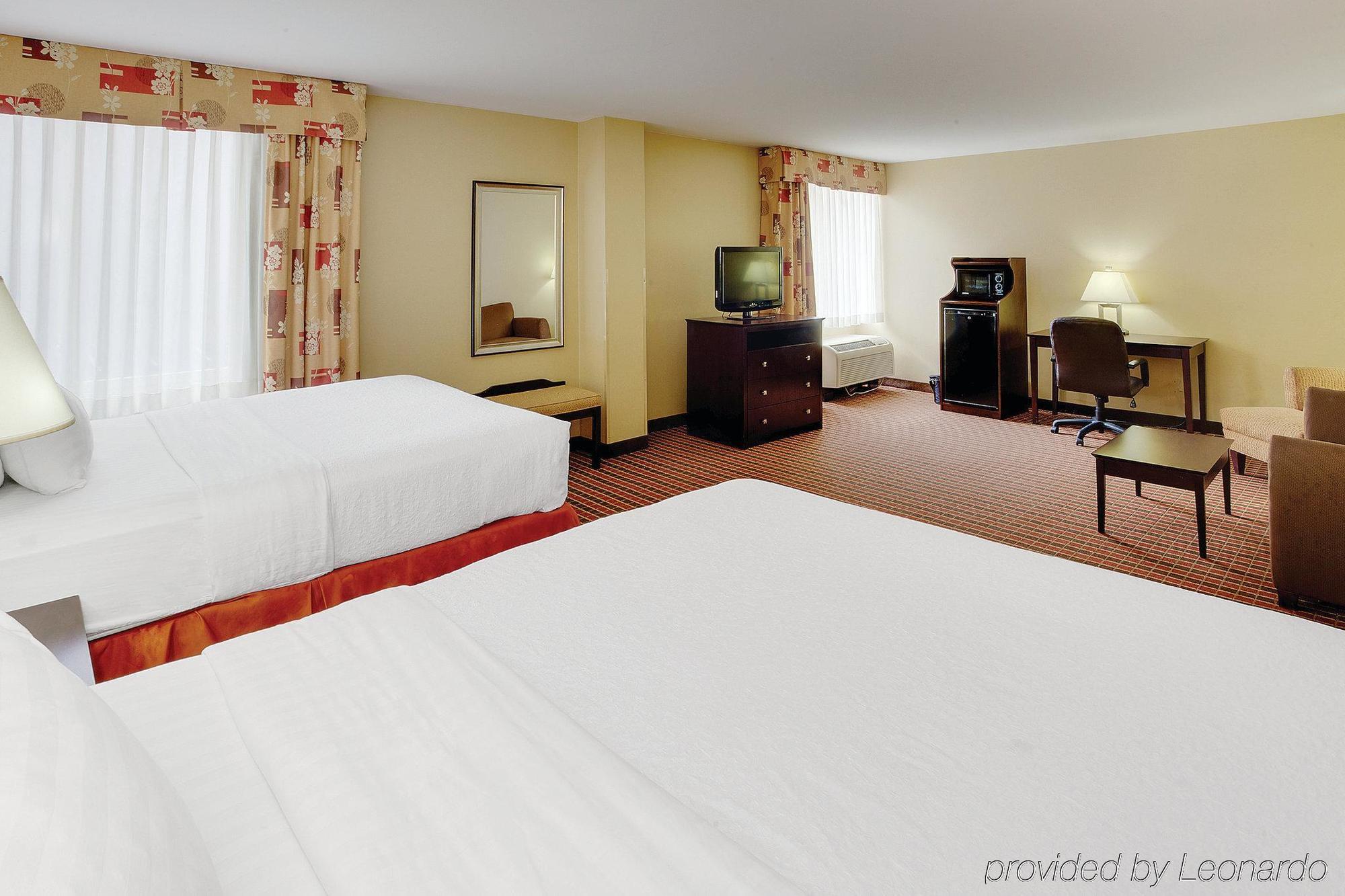 La Quinta Inn & Suites Pittsburgh North McCandless Township Экстерьер фото