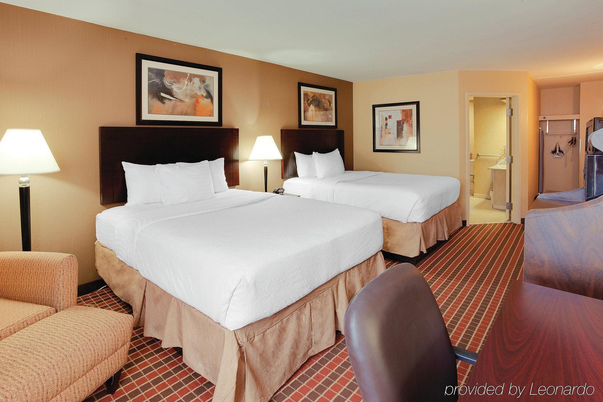 La Quinta Inn & Suites Pittsburgh North McCandless Township Экстерьер фото