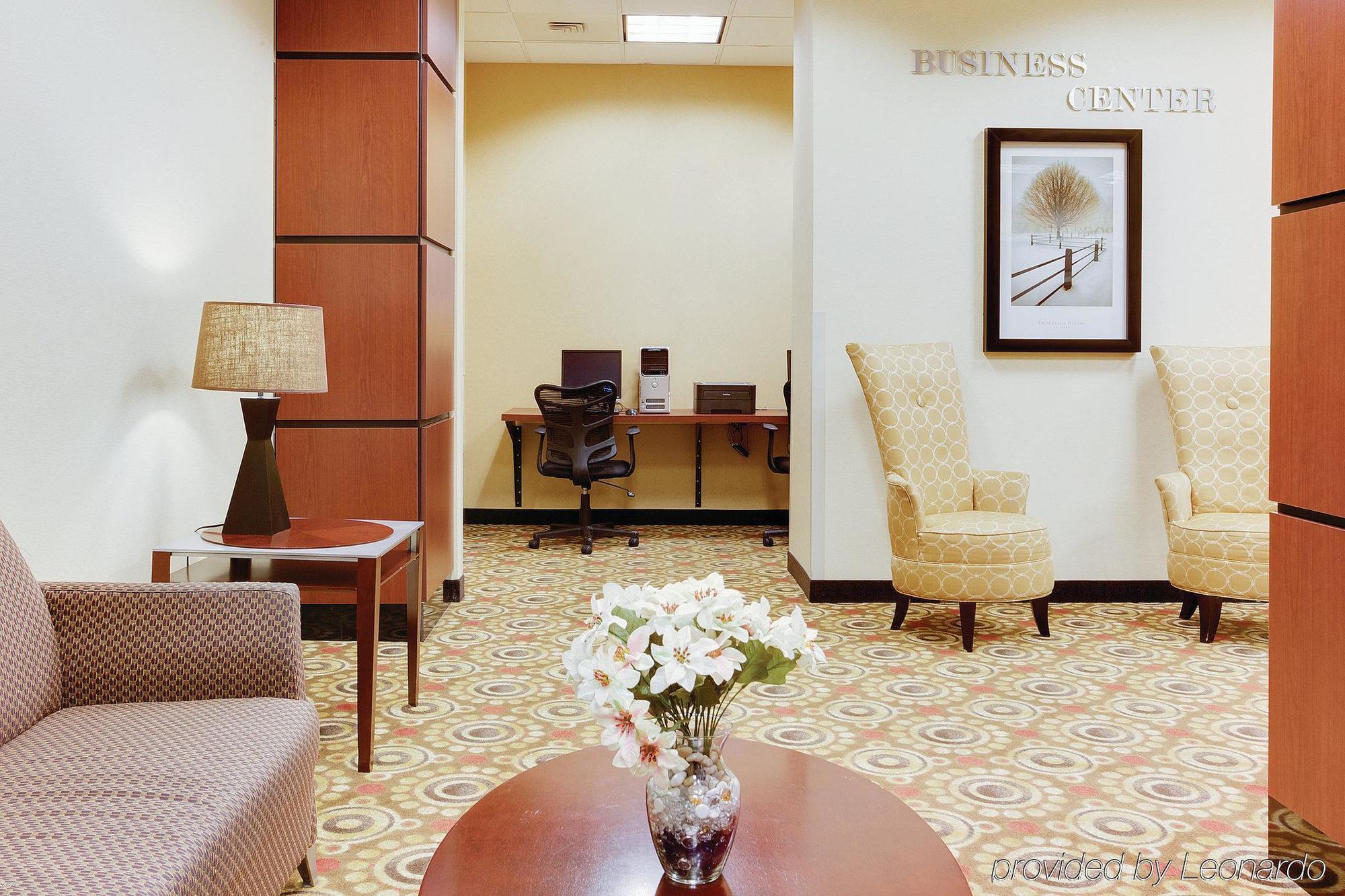 La Quinta Inn & Suites Pittsburgh North McCandless Township Экстерьер фото