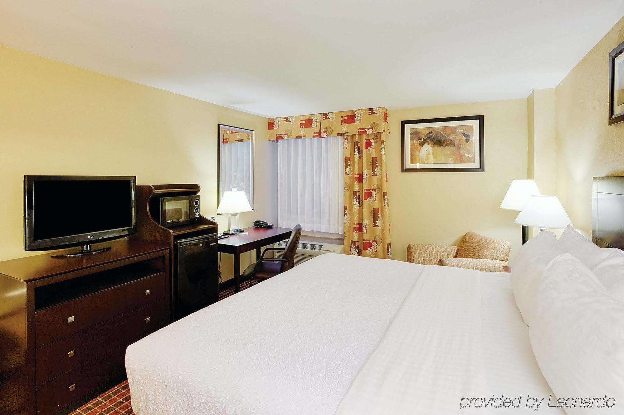La Quinta Inn & Suites Pittsburgh North Экстерьер фото