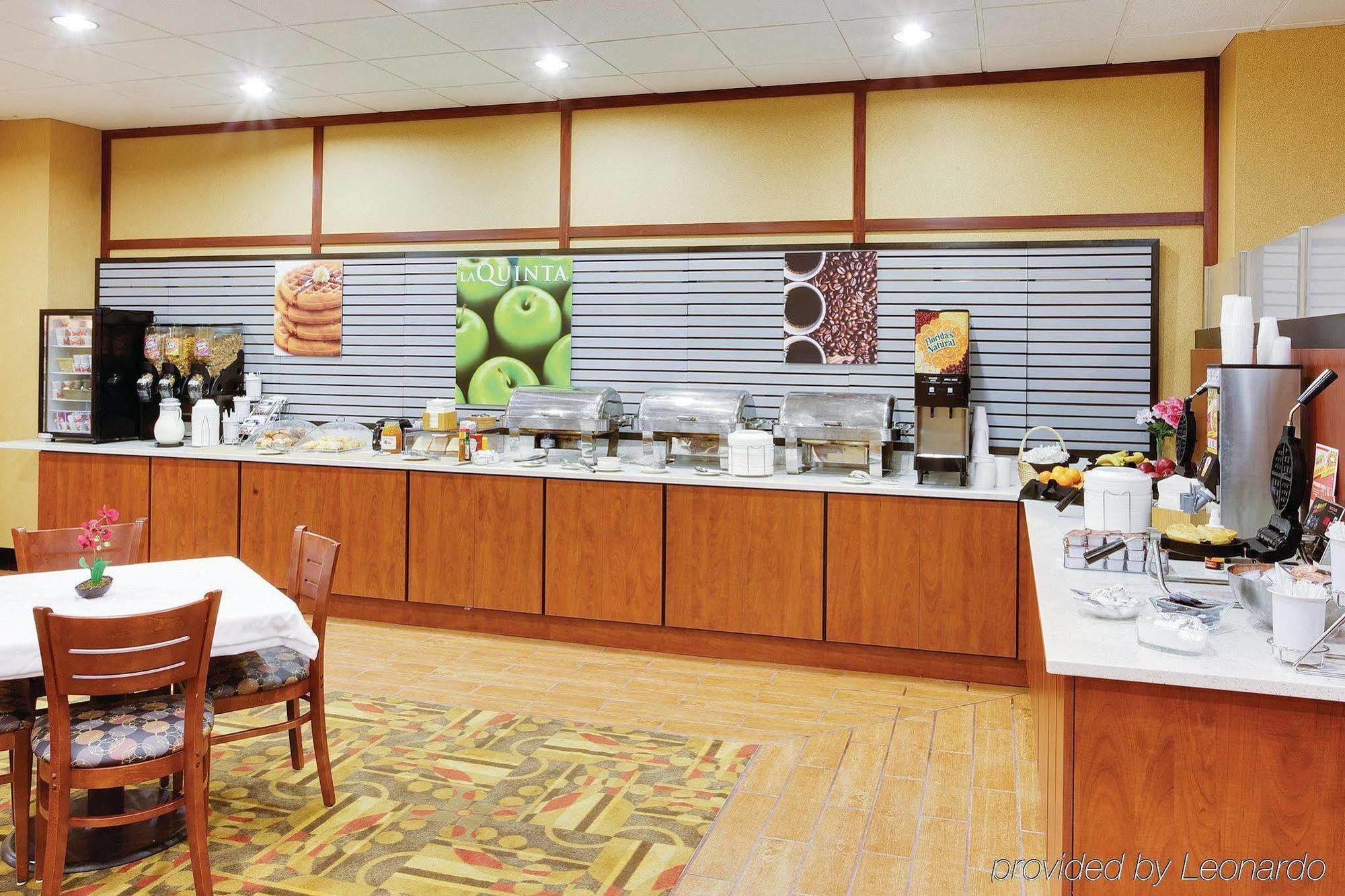 La Quinta Inn & Suites Pittsburgh North McCandless Township Экстерьер фото